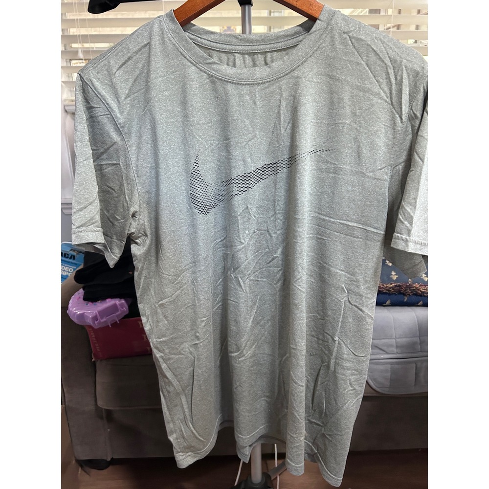 Nike Dri-Fit Men's Gray Athletic T-Shirt Size L‎ Short Sleeve Performance Tee